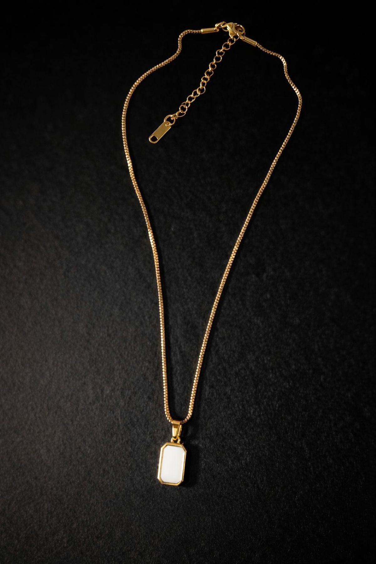 Minimal White Pendant Gold Necklace